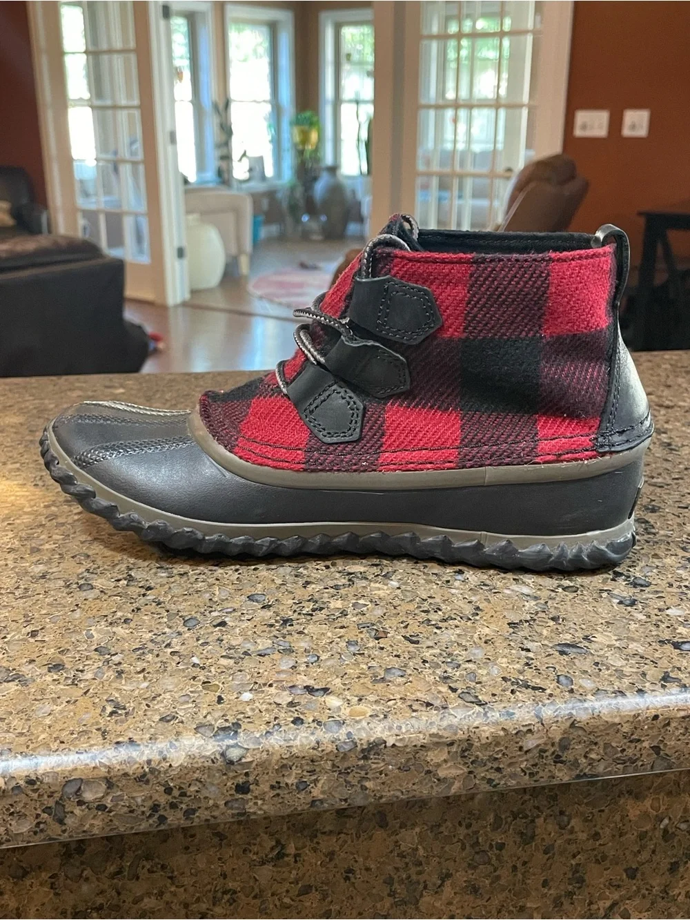 Sorel Out ‘N About 1757741 Sz 7 Red & Black Buffalo Plaid Waterproof Winter Boot